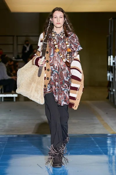 Look 12